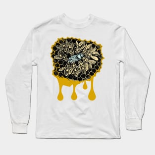 Queen bee on the dripping honeycomb beekeeper Long Sleeve T-Shirt